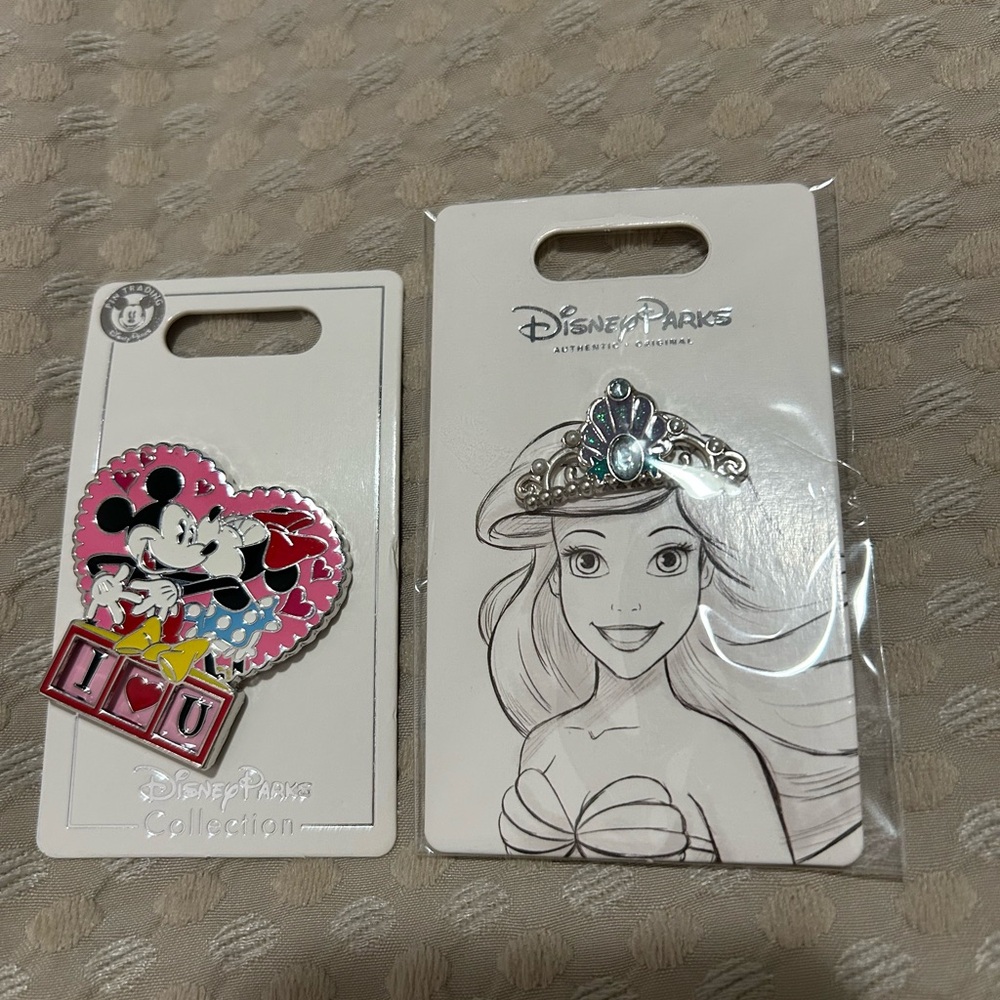 Disney Parks Mickey and Minnie Pin Set